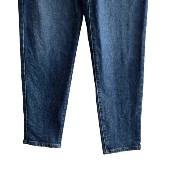 Levi's High Waisted Mom Jeans Size 30 Medium Indigo Blue Denim - Picture 8 of 9